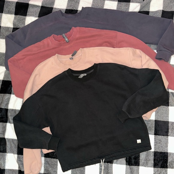 Vuori Restore Cropped Crew neck Sweatshirt Bundle ~ Size Smalll ~ - Picture 1 of 4